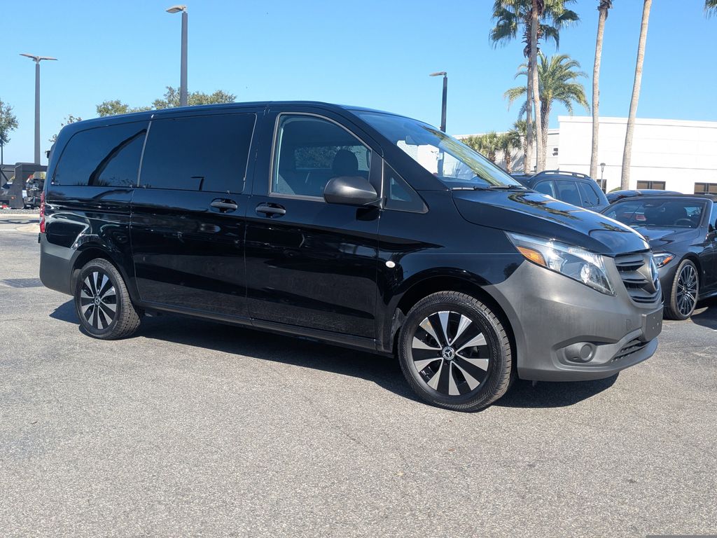 2023 Mercedes-Benz Metris Passenger Van Base's photo