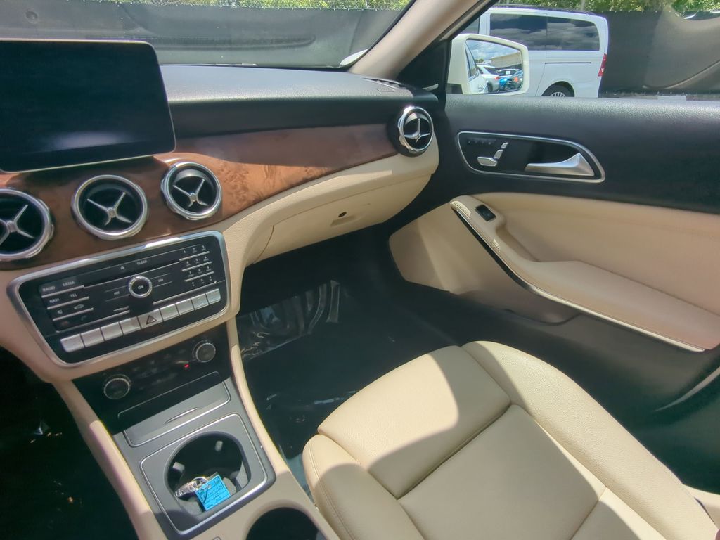 2020 Mercedes Benz GLA 250 4MATIC photo 4