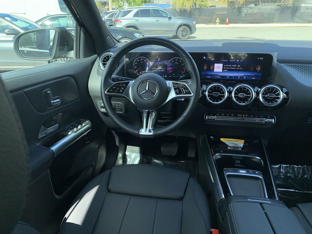 2025 Mercedes Benz GLA 250 photo 3