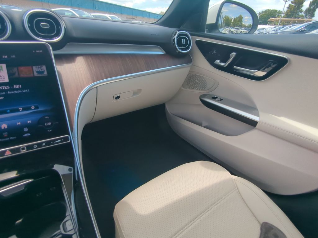 2025 Mercedes Benz C 300 photo 4