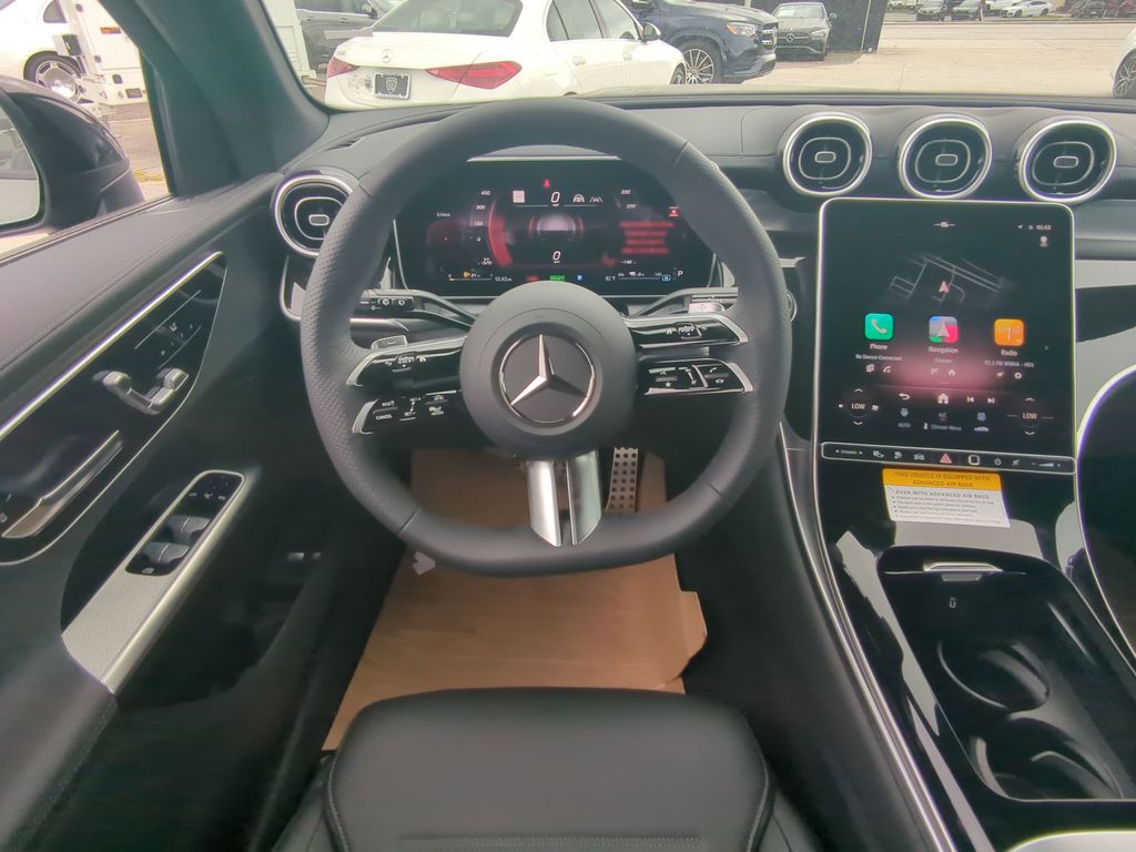 2025 Mercedes Benz GLC 4MATIC photo 3