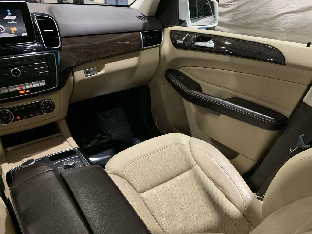 2017 Mercedes Benz GLE 4MATIC photo 2