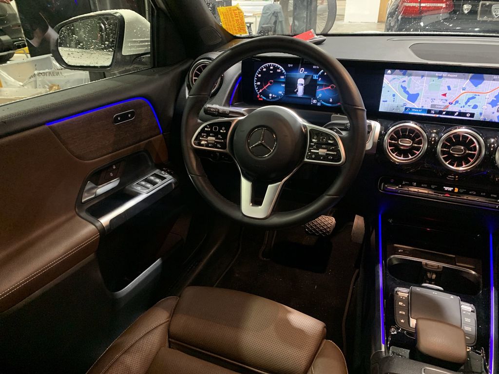 2022 Mercedes Benz GLB 250 photo 3