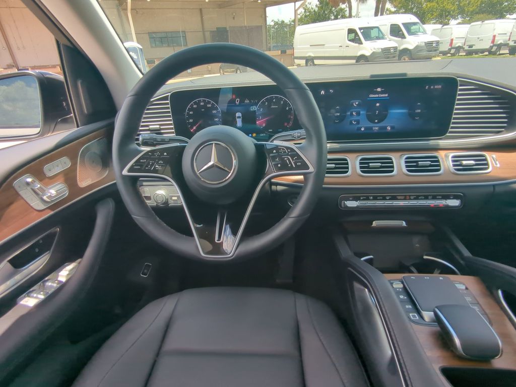 2025 Mercedes Benz GLE 350 4MATIC photo 3