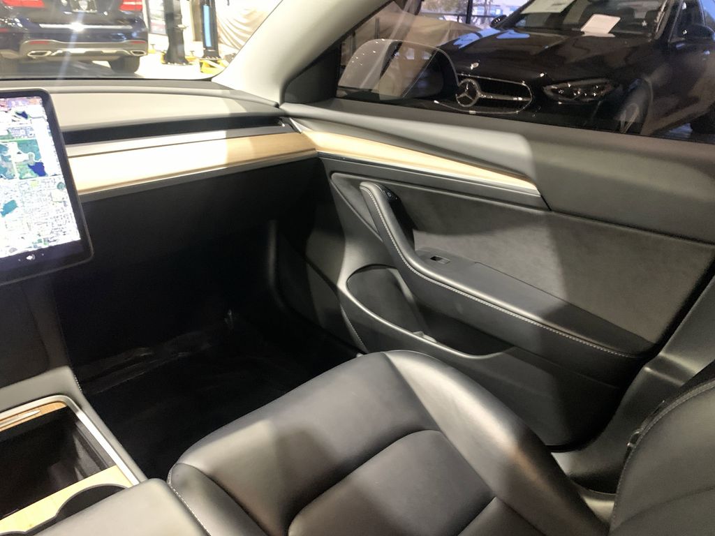 2021 Tesla Model 3 Standard Range Plus photo 4