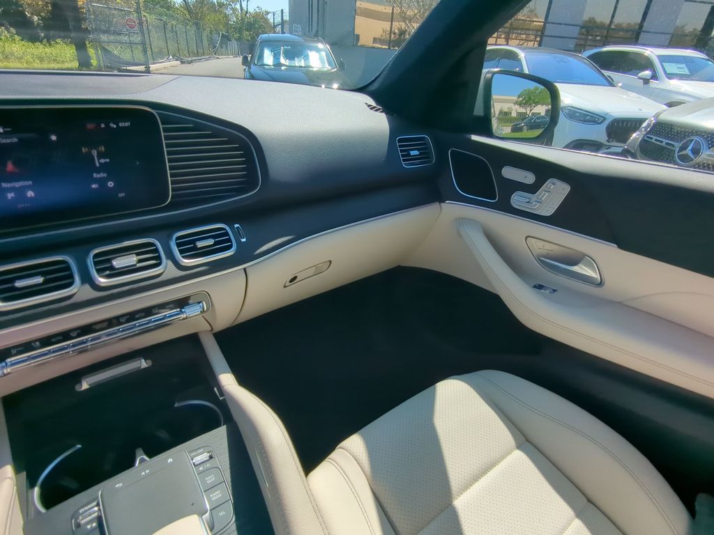 2024 Mercedes Benz GLE 4MATIC photo 3