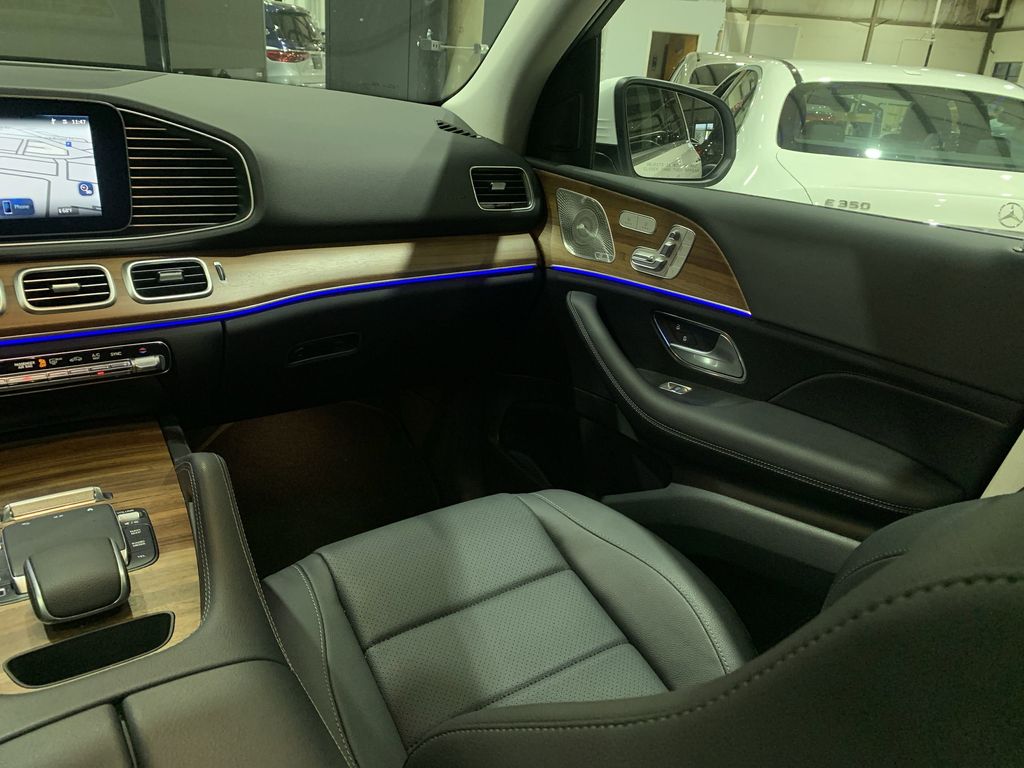 2025 Mercedes Benz GLE 350 4MATIC photo 4