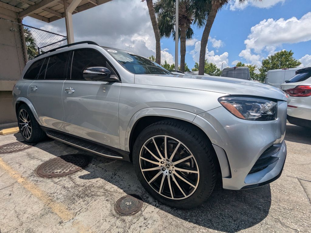 2022 Mercedes-Benz GLS GLS450's photo