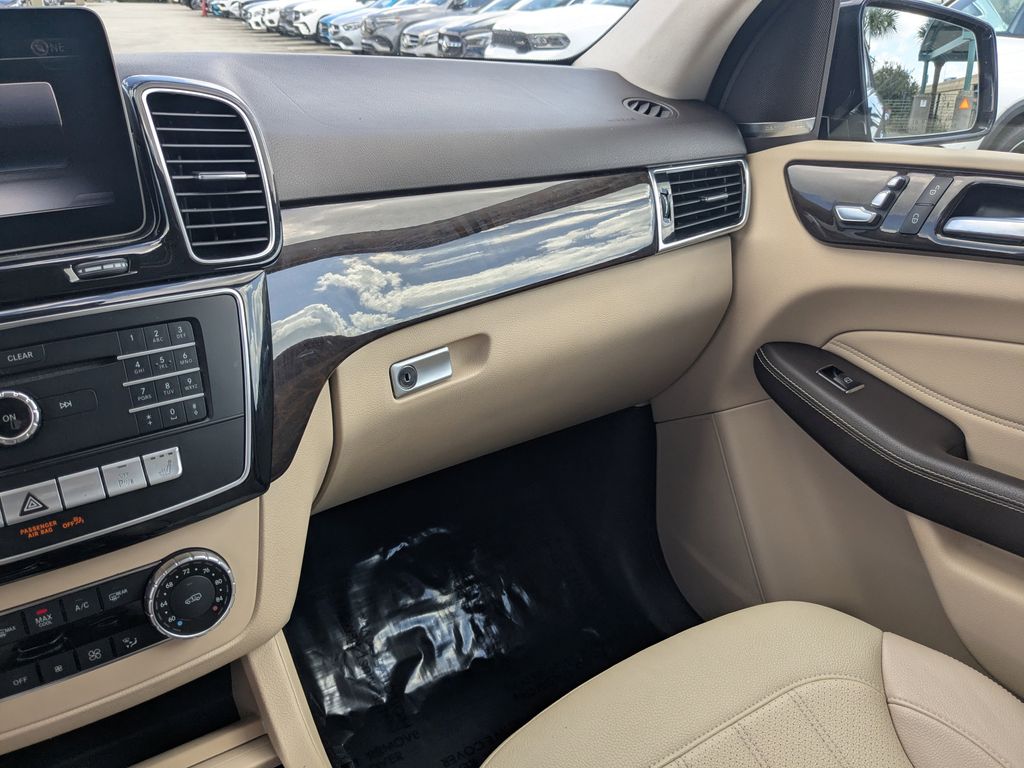 2018 Mercedes Benz GLE 4MATIC photo 4