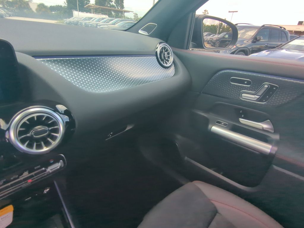 2025 Mercedes Benz GLA 250 4MATIC photo 4