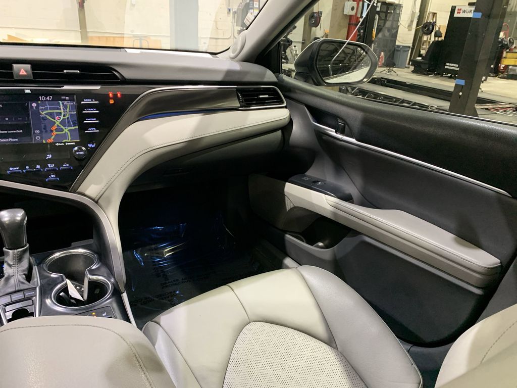 2020 Toyota Camry XSE photo 3