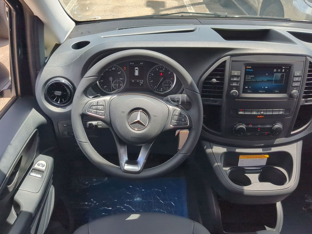 2023 Mercedes Benz Metris photo 3