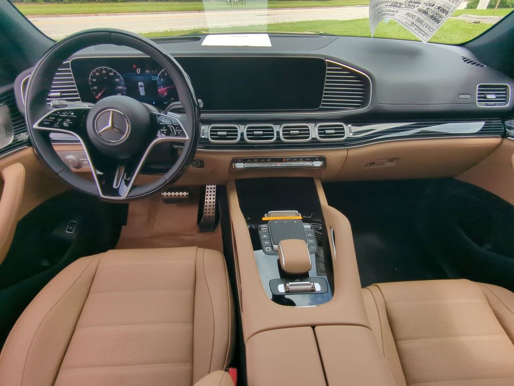 2026 Mercedes Benz GLS 580 4MATIC photo 2