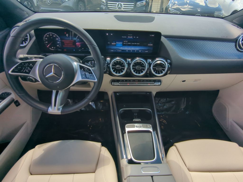 2025 Mercedes Benz GLA photo 2