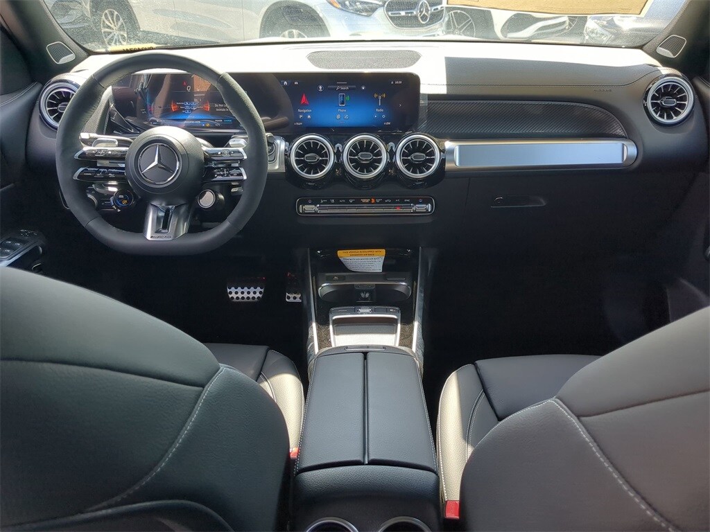2024 Mercedes Benz GLB 35 AMG photo 2