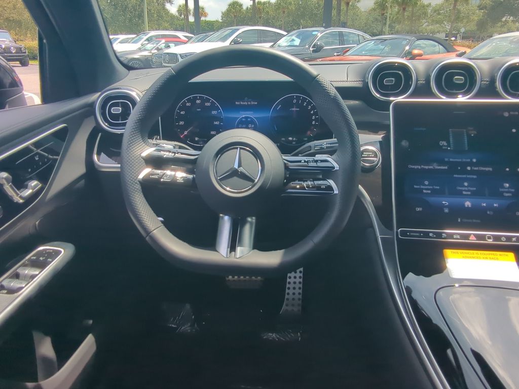 2025 Mercedes Benz GLC 4MATIC photo 3
