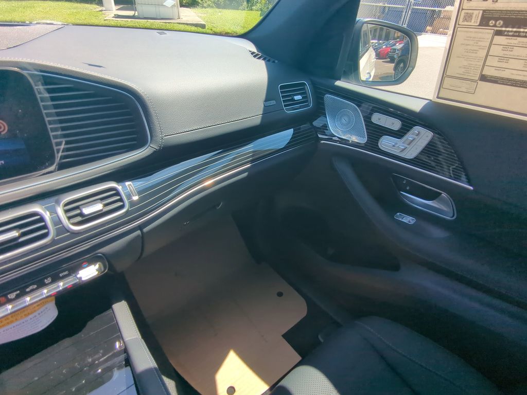 2026 Mercedes Benz GLS 450 4MATIC photo 3