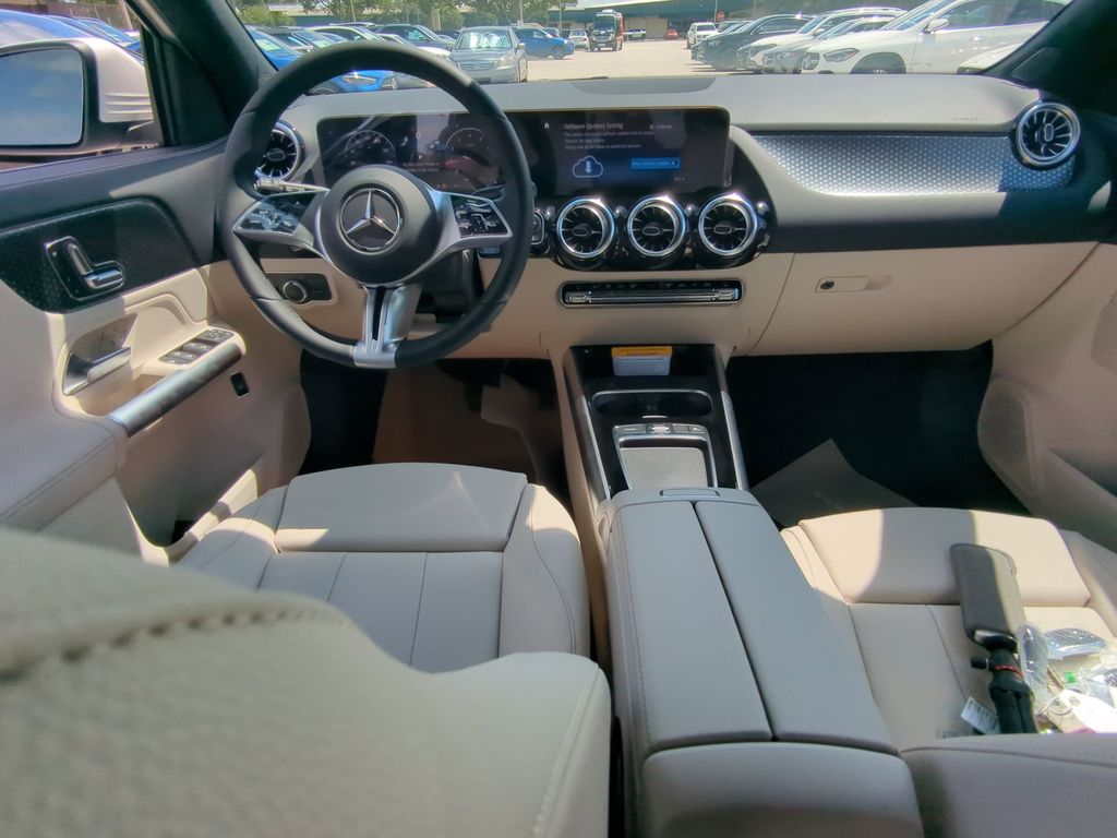 2025 Mercedes Benz GLA 250 photo 2