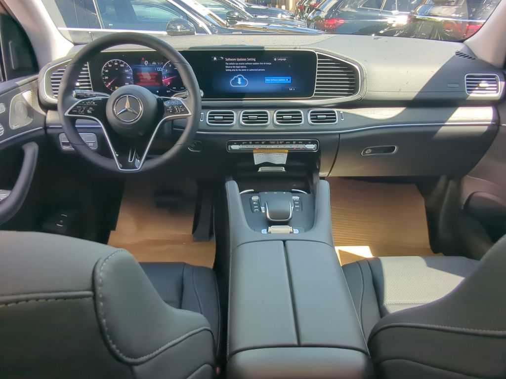 2026 Mercedes Benz GLS 450 4MATIC photo 2