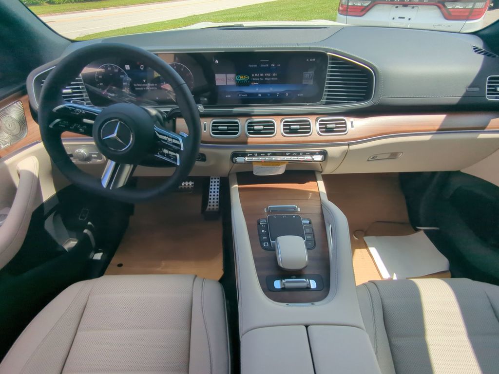 2026 Mercedes Benz GLS 450 4MATIC photo 2