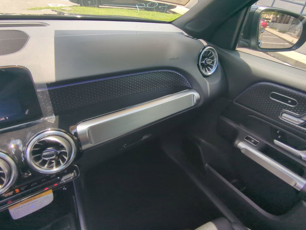 2025 Mercedes Benz GLB 250 photo 4