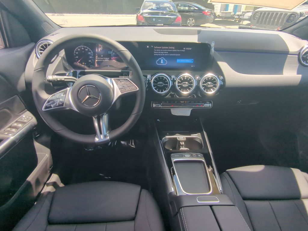 2026 Mercedes Benz GLA 250 4MATIC photo 2