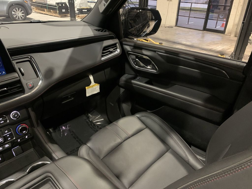 2024 Chevrolet Tahoe RST photo 2