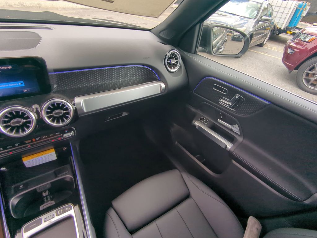 2025 Mercedes Benz GLB 250 photo 4