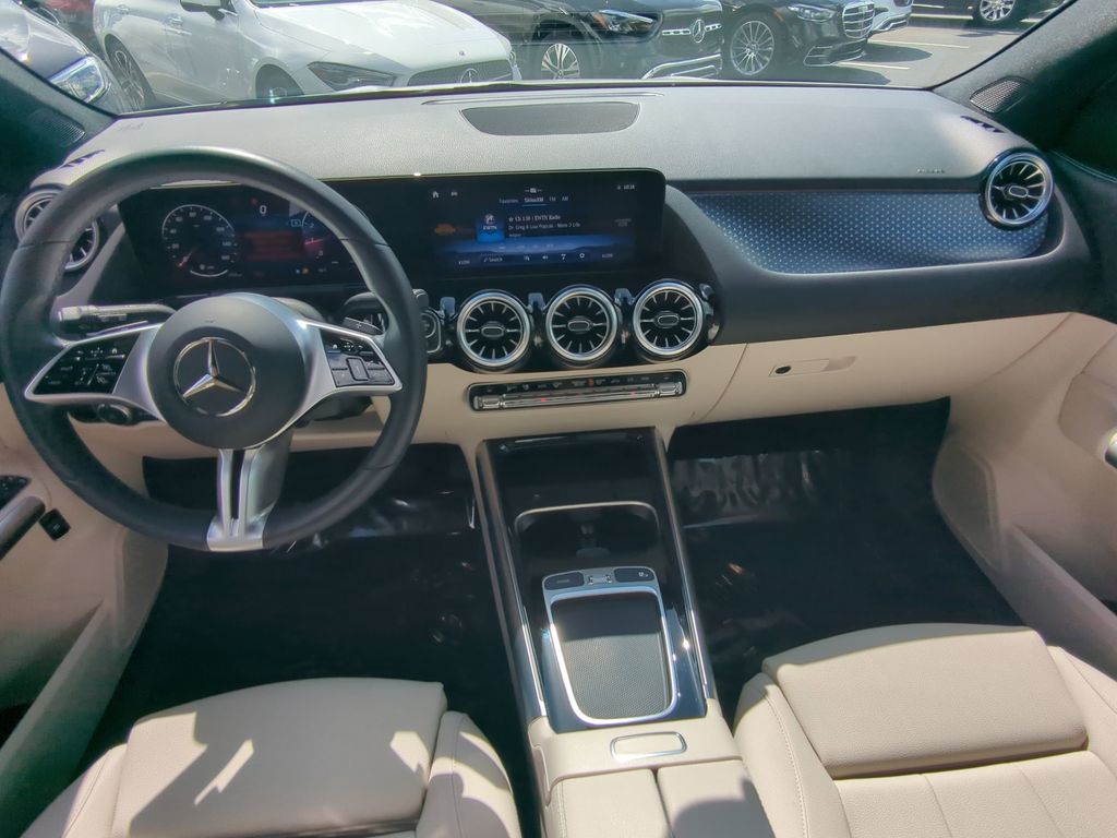 2025 Mercedes Benz GLA 250 4MATIC photo 2