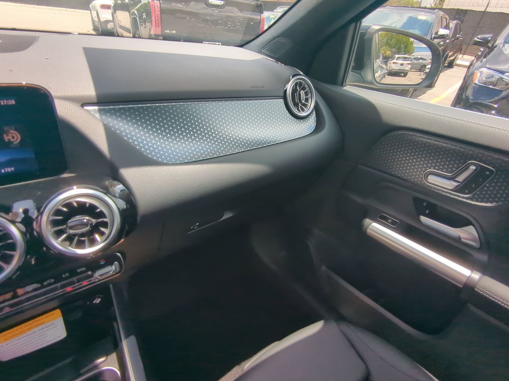 2025 Mercedes Benz GLA 250 photo 4