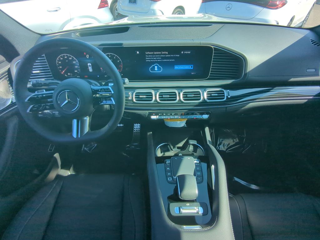 2026 Mercedes Benz GLS 580 4MATIC photo 2