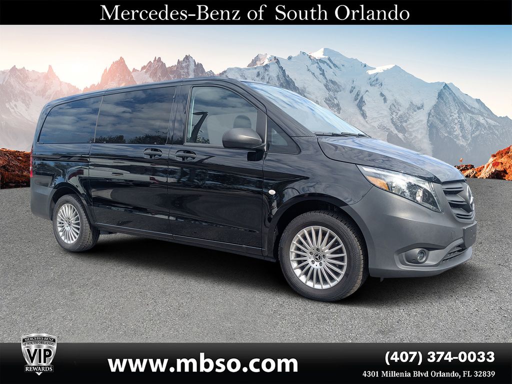 2023 Mercedes-Benz Metris Passenger Van Base's photo