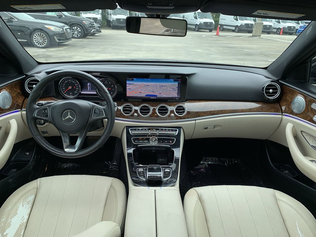 2018 Mercedes Benz E 400 photo 2