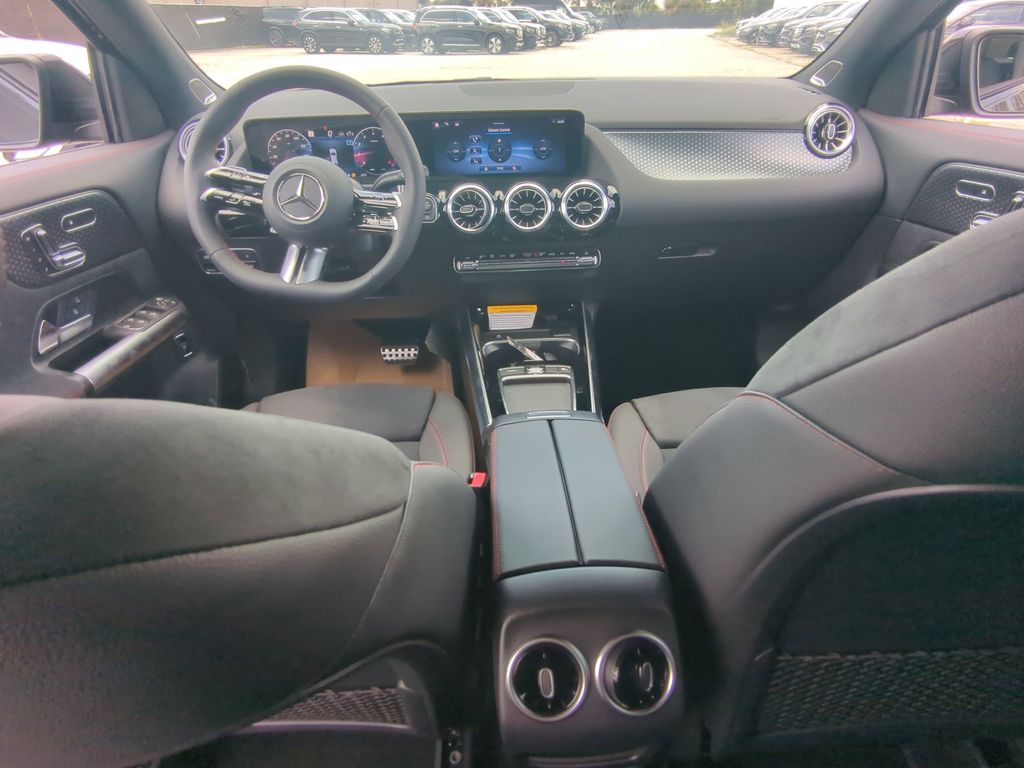 2025 Mercedes Benz GLA 250 4MATIC photo 2