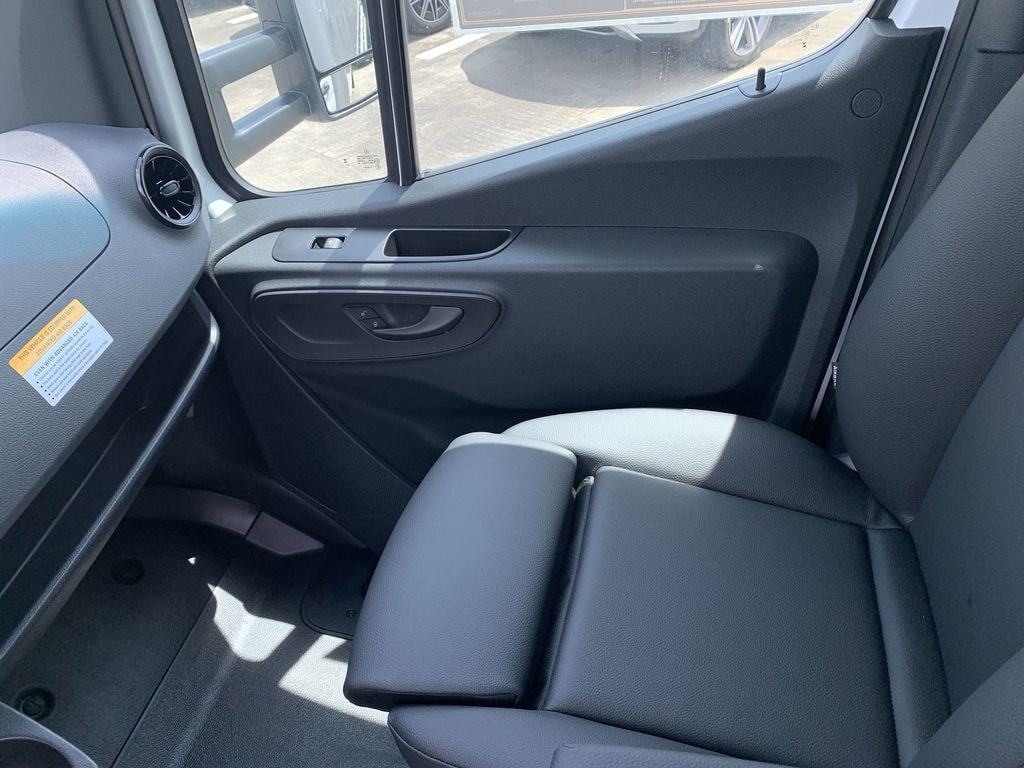 New 2024 Mercedes-Benz Sprinter 3500 Cab Chassis 170 WB Cab/Chassis