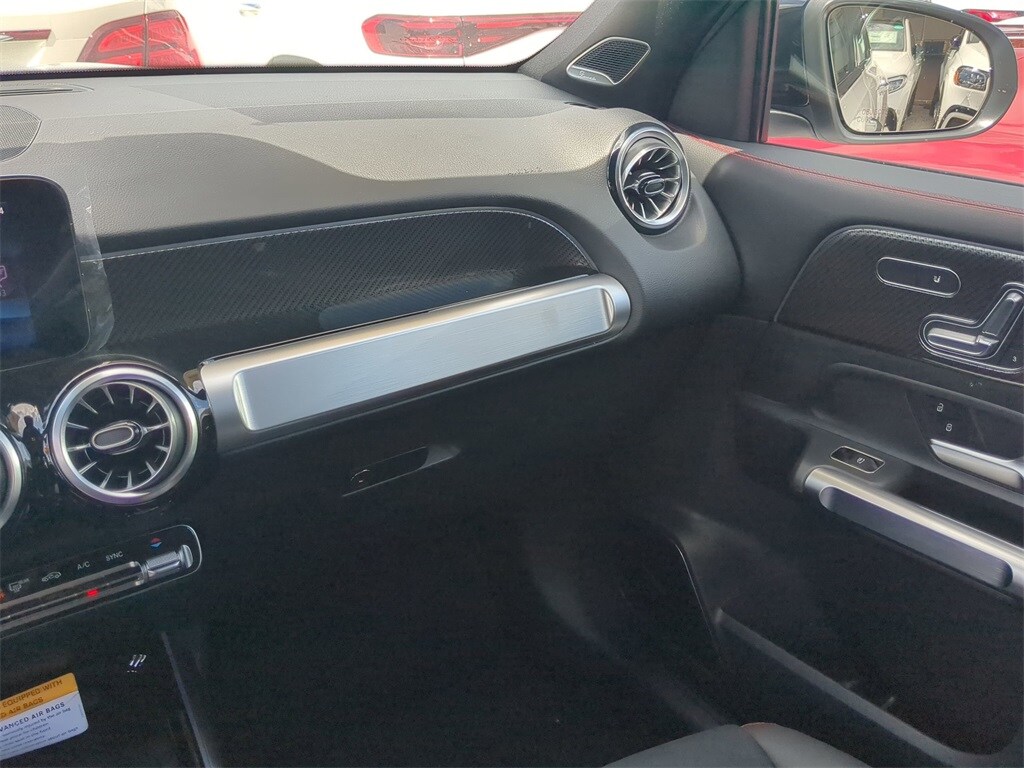 2024 Mercedes Benz GLB 250 photo 4