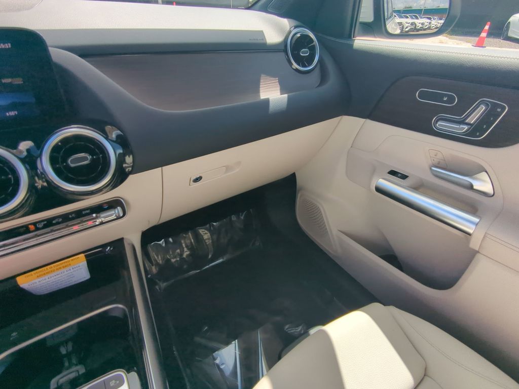2026 Mercedes Benz GLA 250 4MATIC photo 3