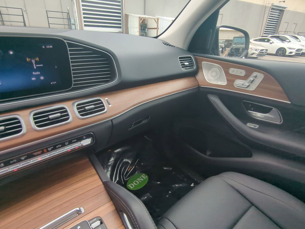 2025 Mercedes Benz GLE 350 4MATIC photo 4