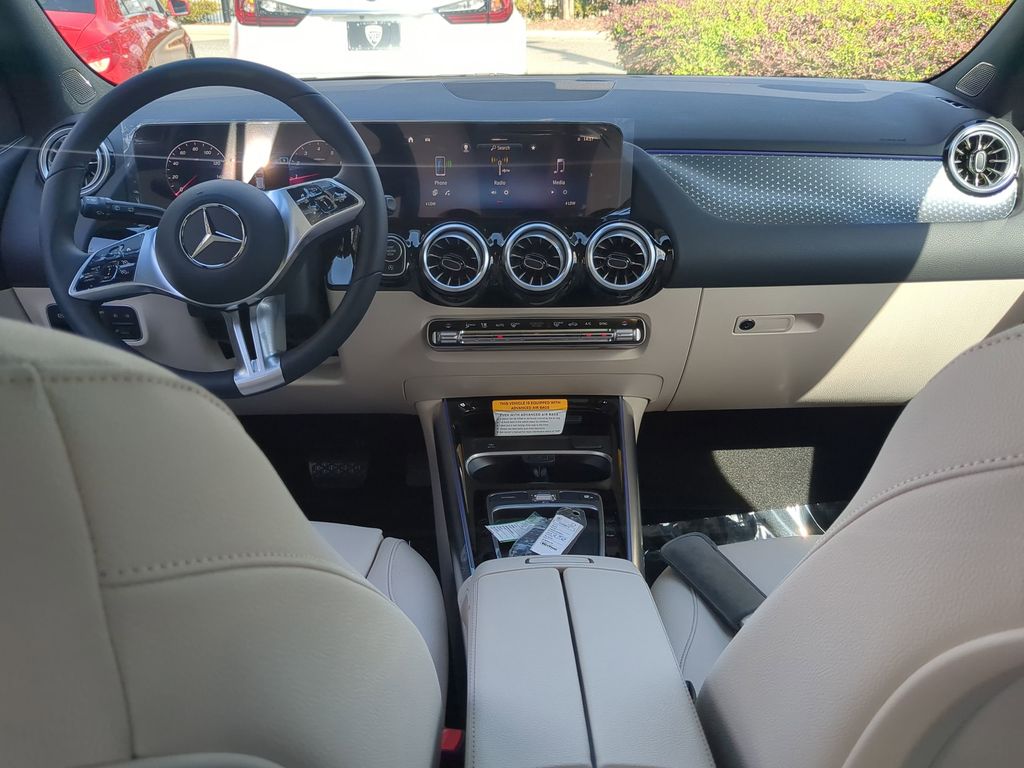 2025 Mercedes Benz GLA photo 2