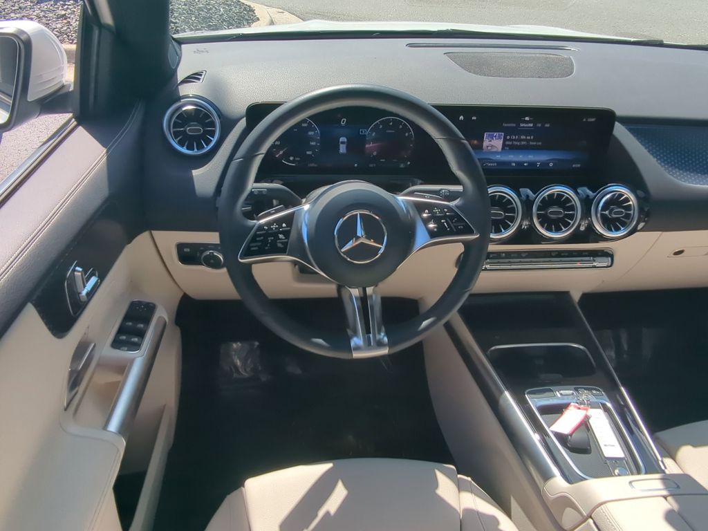 2025 Mercedes Benz GLA 250 photo 2