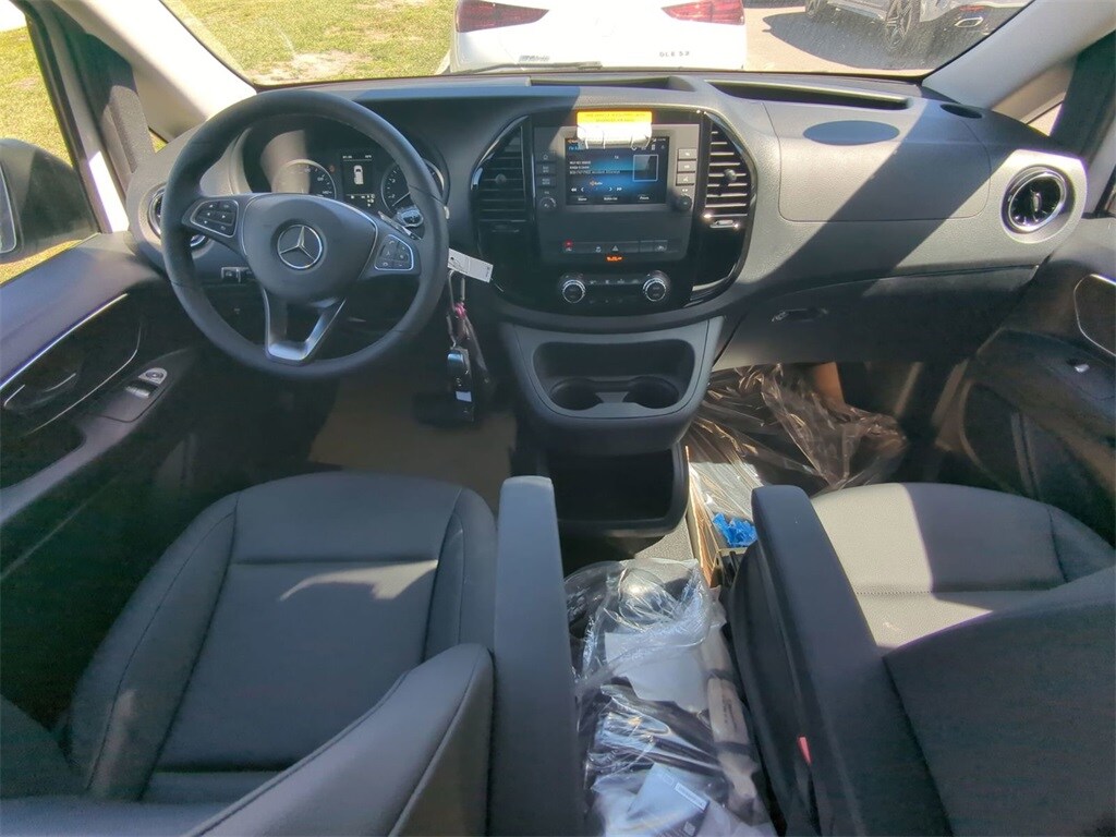2023 Mercedes Benz Metris Passenger photo 2