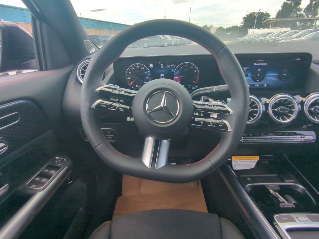 2025 Mercedes Benz GLA 250 4MATIC photo 3