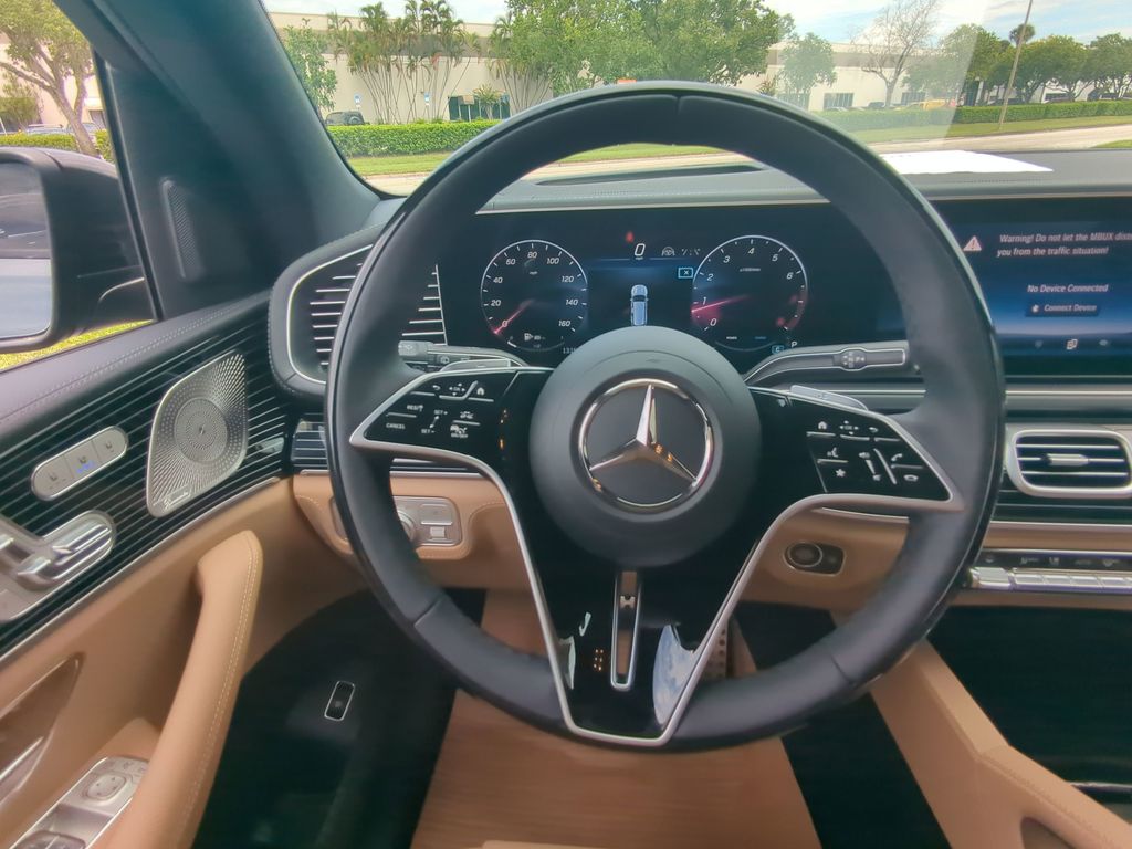 2026 Mercedes Benz GLS 580 4MATIC photo 3