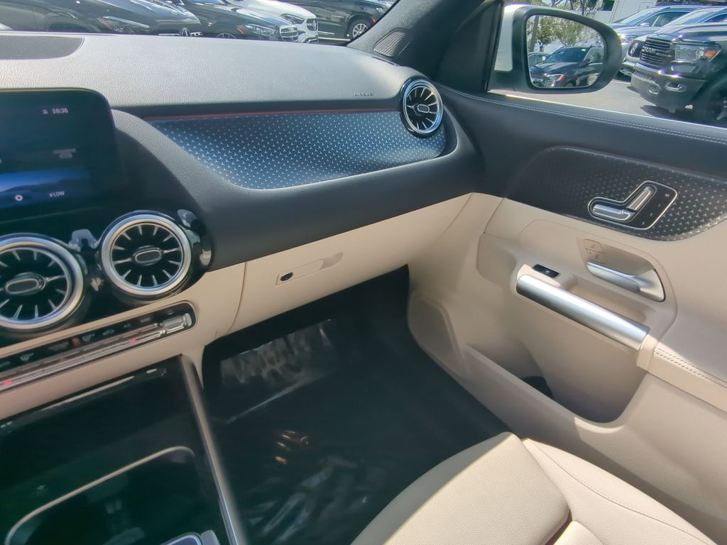 2025 Mercedes Benz GLA 250 4MATIC photo 4