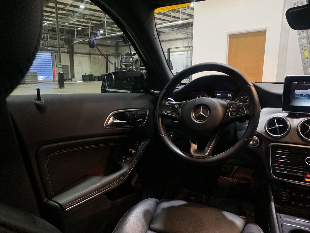 2016 Mercedes Benz GLA 4MATIC photo 3