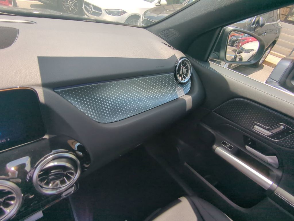 2025 Mercedes Benz GLA 250 photo 4
