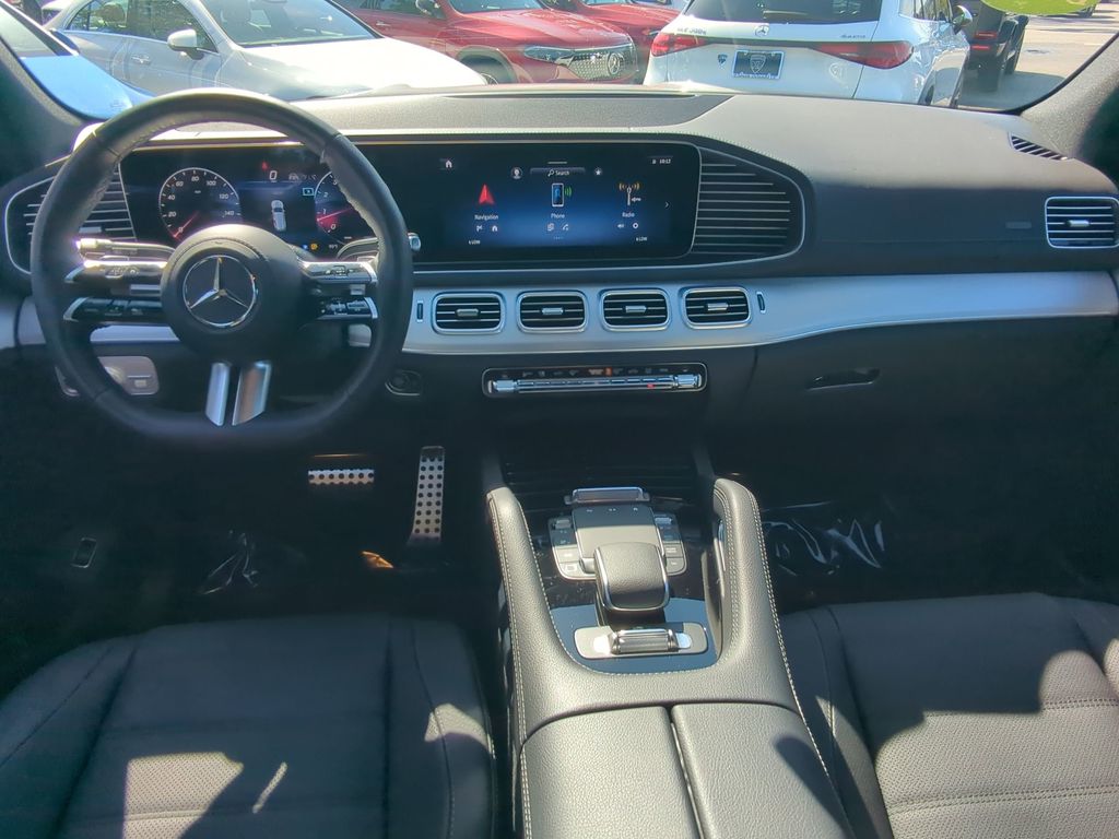 2025 Mercedes Benz GLS 450 4MATIC photo 2