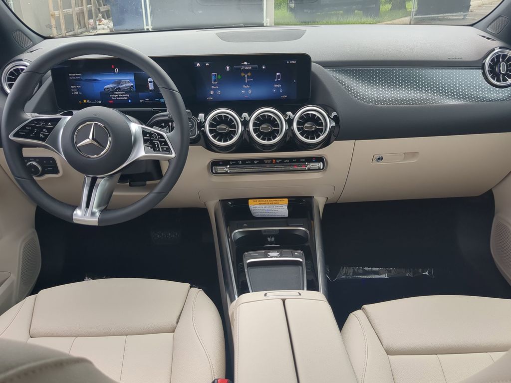 2025 Mercedes Benz GLA 250 photo 2