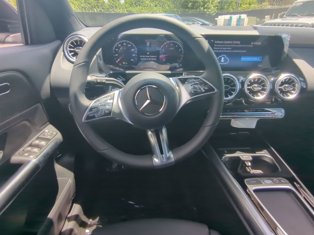 2026 Mercedes Benz GLA 250 4MATIC photo 3