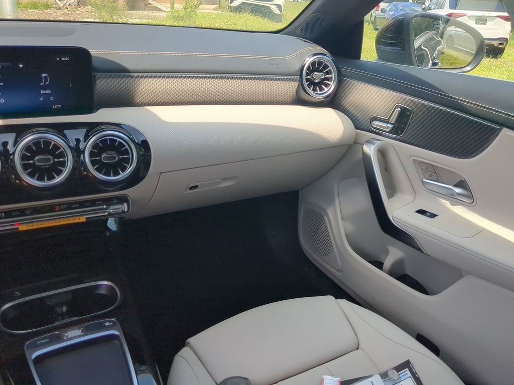 2025 Mercedes Benz CLA photo 4